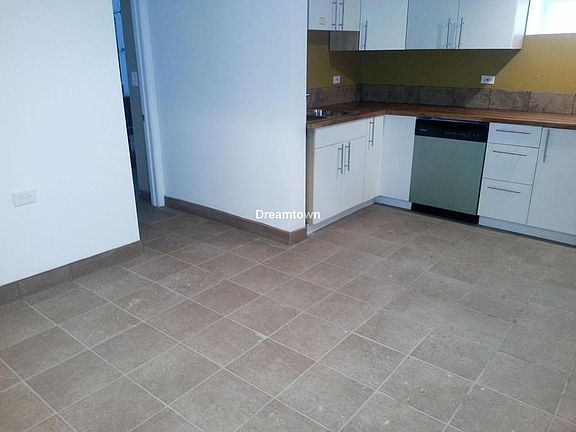 2nd image of 1739 N Francisco Ave #Garden