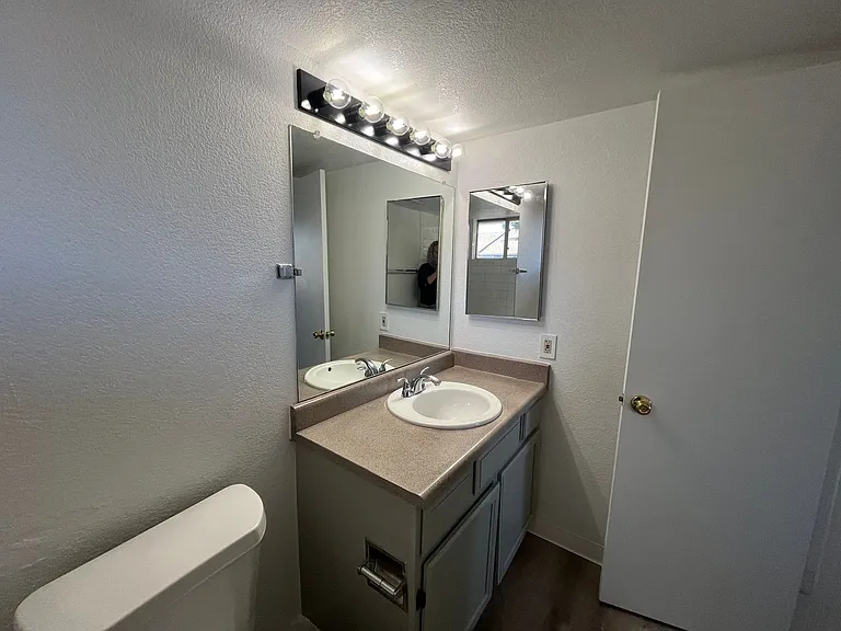 1075 S Elkhart Way — Photo 27