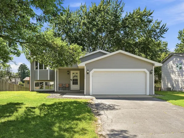 2682 Guthrie Ave N, Oakdale, MN 55128