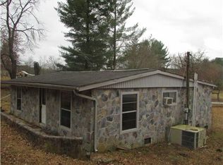 72 Bottom Rd, Palmer, TN 37365