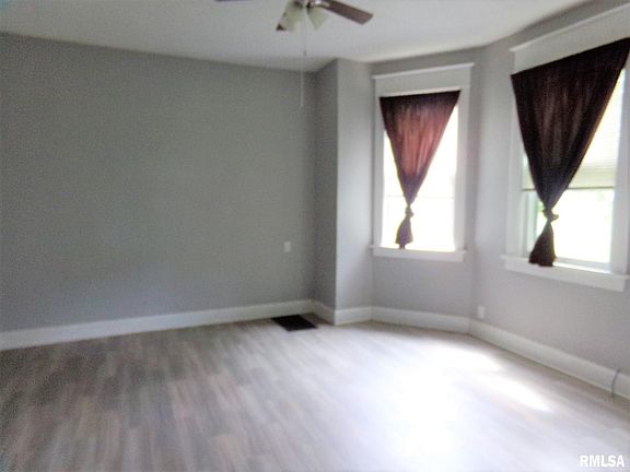 3rd image of 1133 38th St
