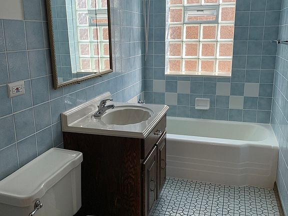 5th image of 3708 N Whipple St #2
