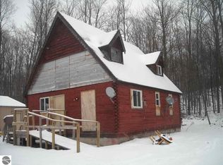 11200 Fewins Rd, Honor, MI 49640