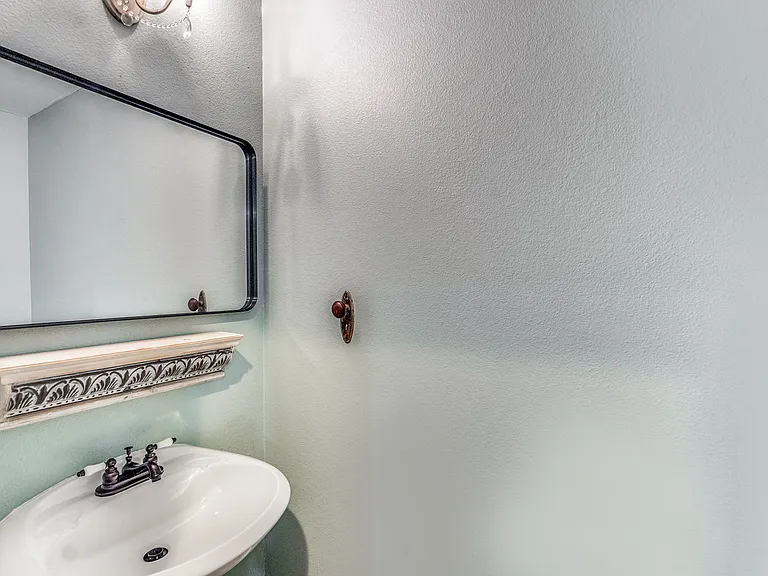 2613 Hidden Valley Dr — Photo 27