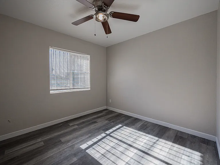1703 W Mountain View Rd — Photo 39