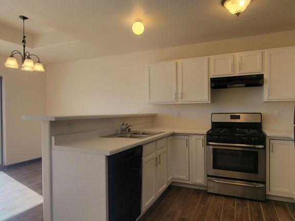 Kitchen & Dining