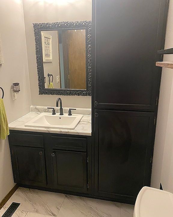 Main Bathroom 