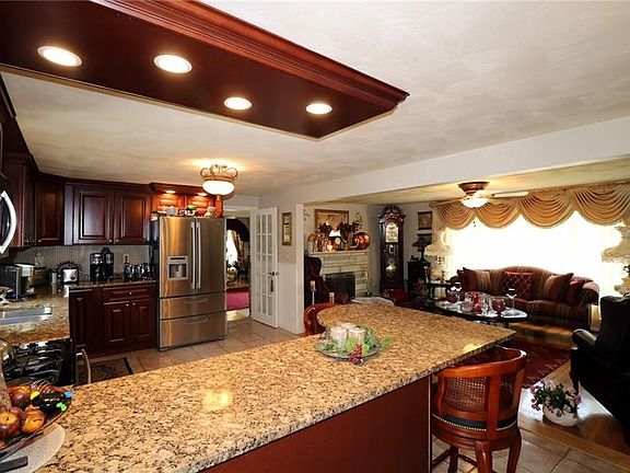 3rd image of 4 Linwood Dr