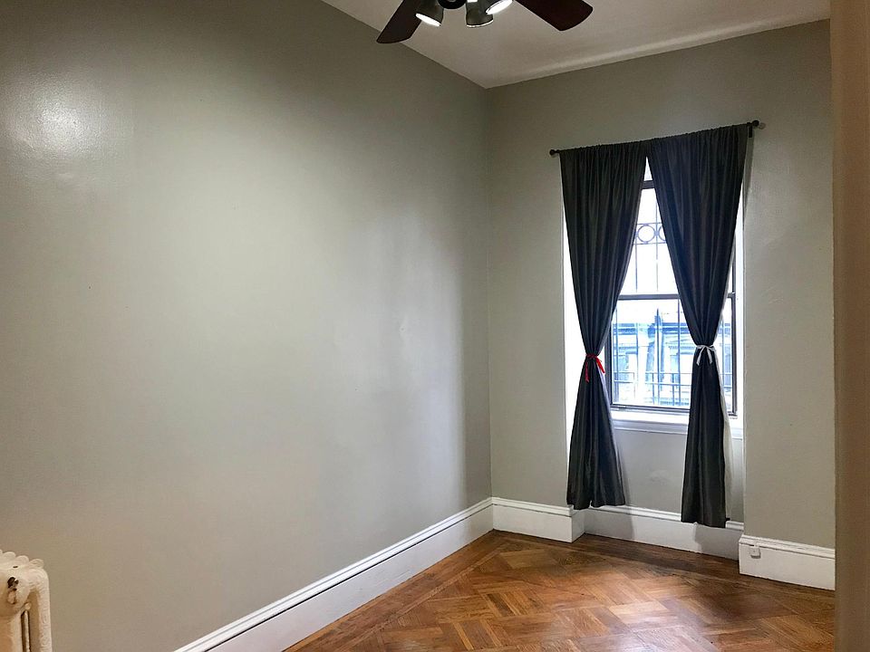 2nd image of 131 Newbury St