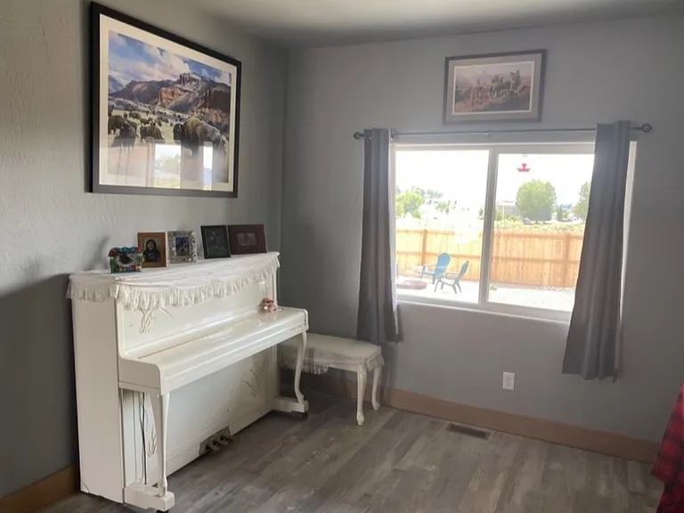1601 E Downey Ave — Photo 12