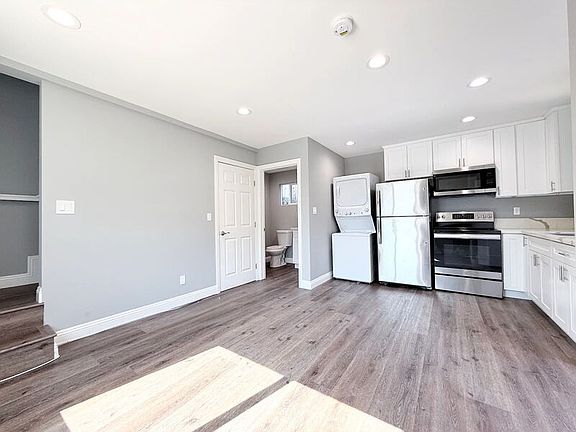 3rd image of 7065 1/2 State St
