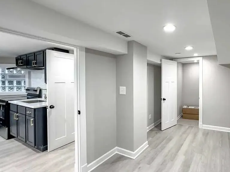 1540 N Hamlin Ave #G — Photo 8