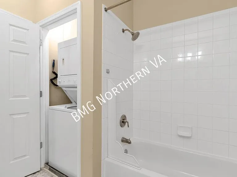 801 Greenbrier St #422 — Photo 24