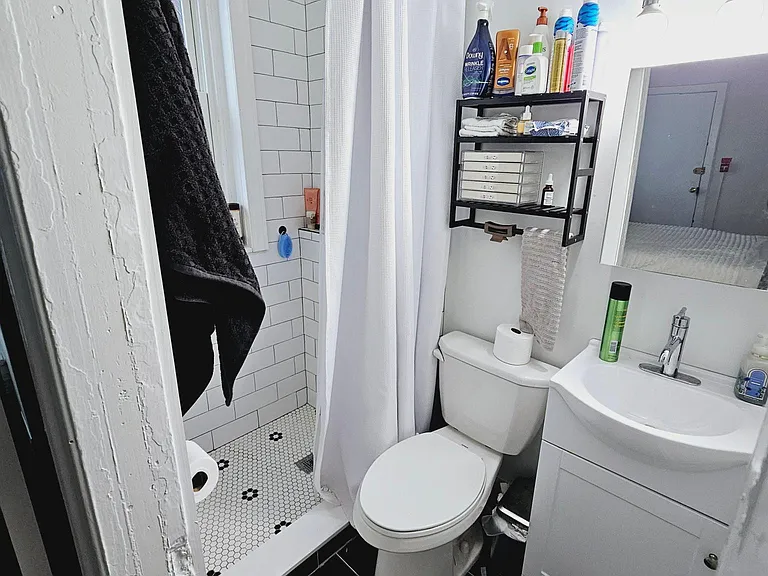2025 Pine St #1B — Photo 8