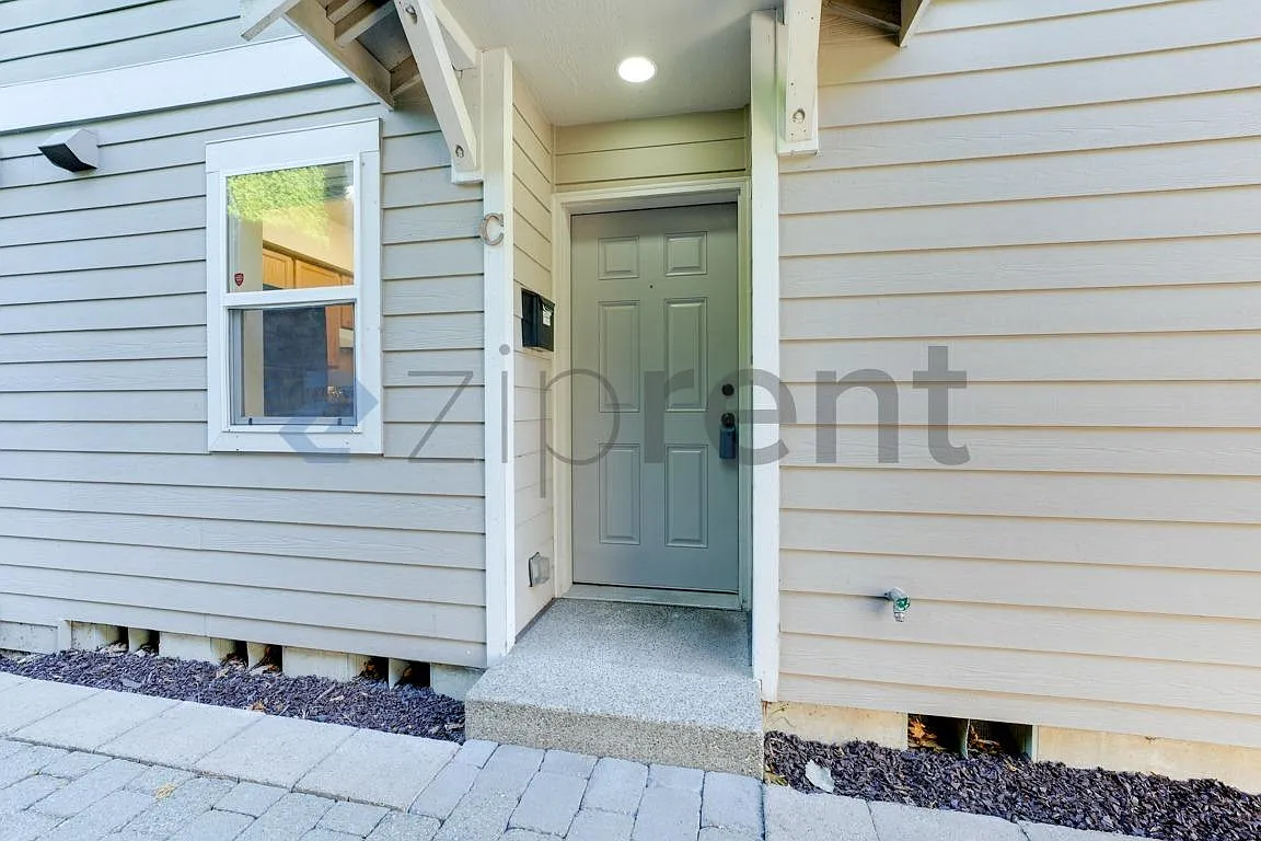 2 bed, 1.5 bath, 1034 sqft, $2,225 — Photo 2