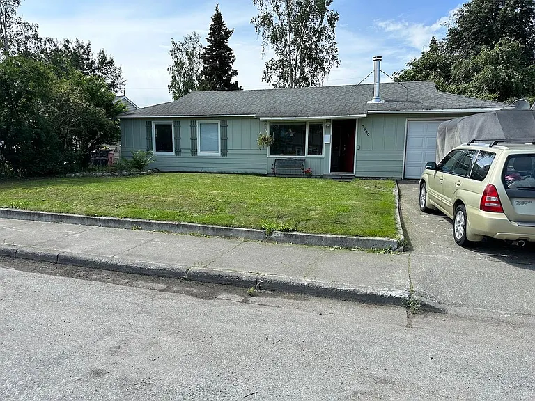 1800 Logan St — Photo 1