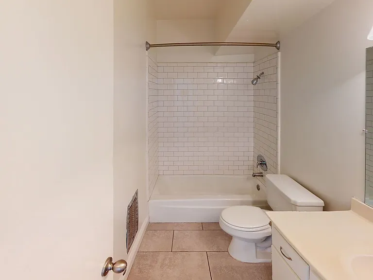 CLN - Collins Apts. — Photo 11