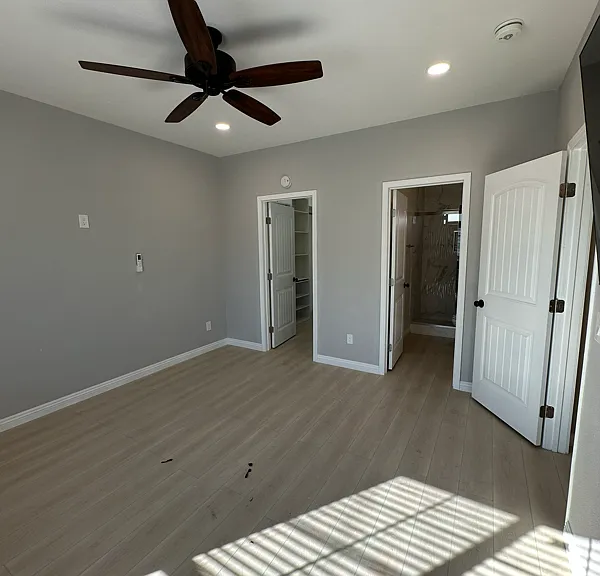 543 W G St — Photo 4