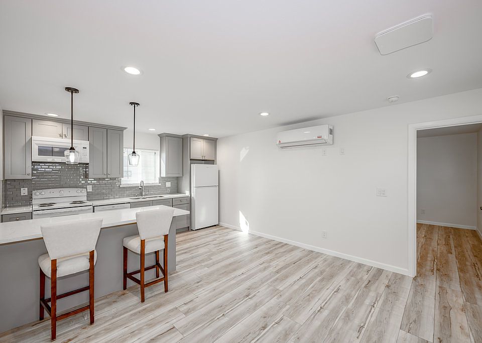 1st image of 6247 Agnes Ave