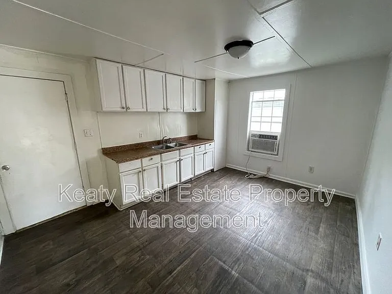 111 Dora St — Photo 6