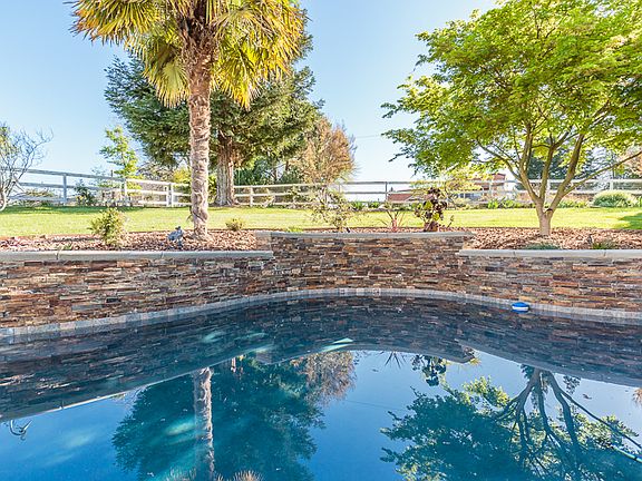 5th image of 3625 Holly Hill Ln