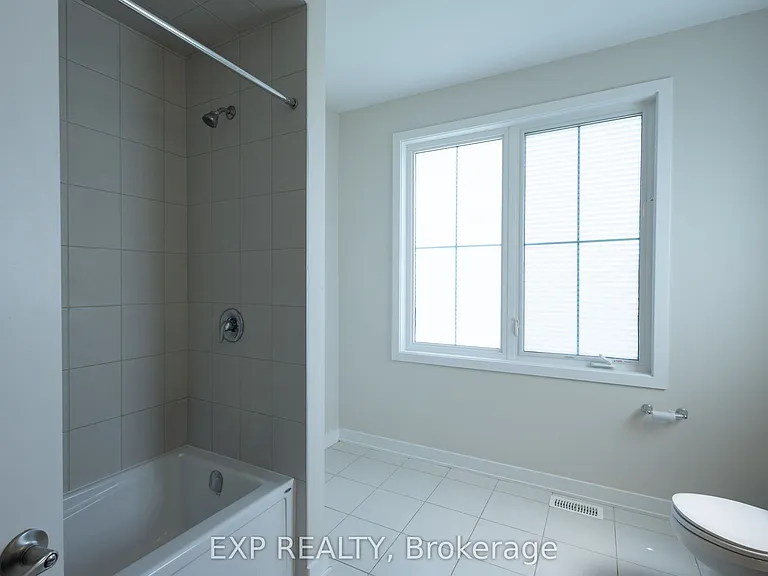 1038 Showman St — Photo 12