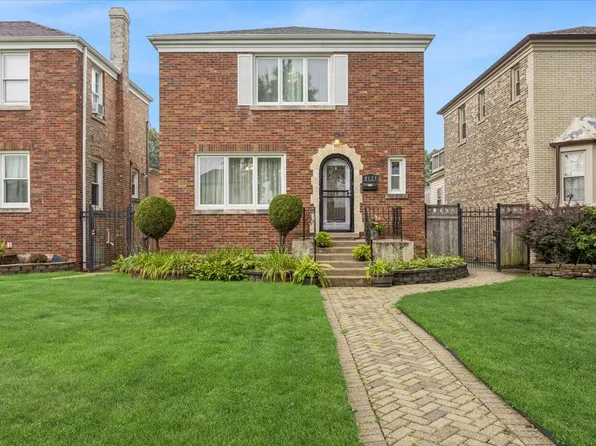 8121 S Fairfield Ave, Chicago, IL 60652