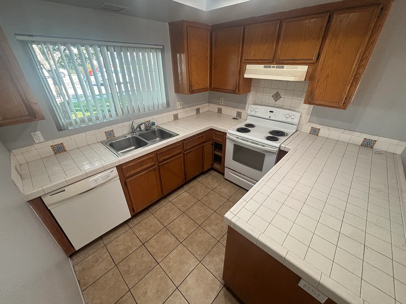 2 bed, $2,300 — Photo 4