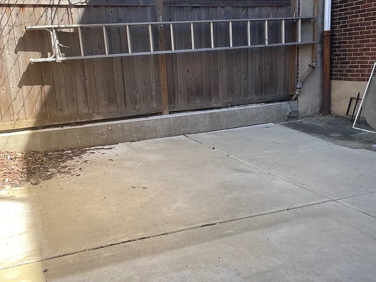 2307 Brown St #1R — Photo 6
