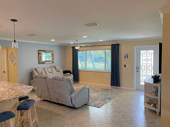 3rd image of 337 SW Riverway Blvd