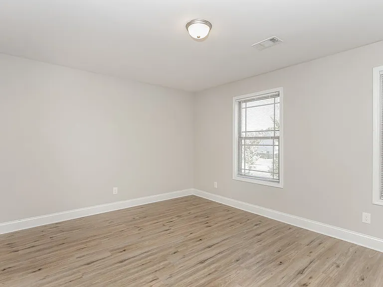 416 Pearl St — Photo 13