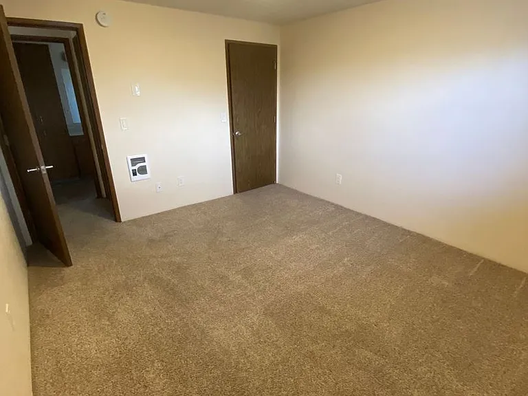 1 Bedroom 1 Bathroom at Hollywood Park Apartments — Photo 20
