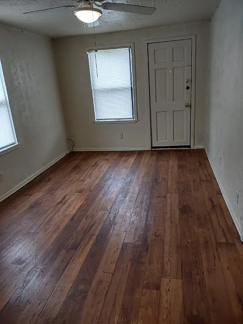 2 bed, 1.5 bath, 760 sqft, $925 — Photo 4