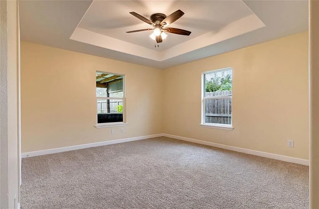 3 bed, 2.0 bath, 1266 sqft, $2,100 — Photo 4