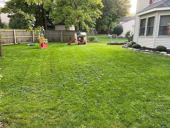 5th image of 544 Woodlake Dr