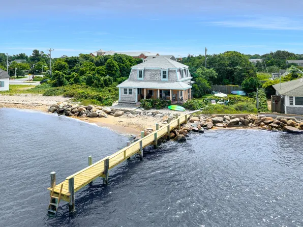 27 Beach Rd, Oak Bluffs, MA 02557