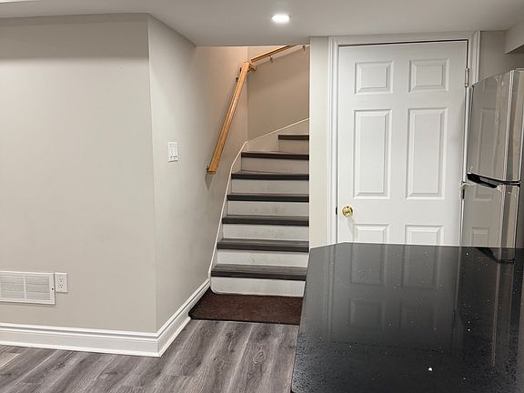 2nd image of 5703 Whitehorn Ave