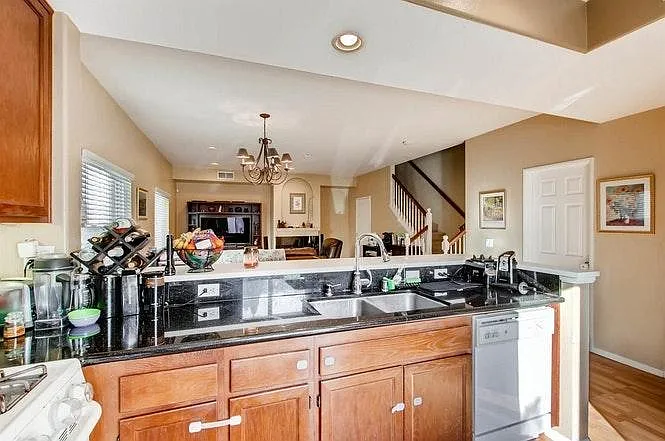 1425 Normandy Dr — Photo 7