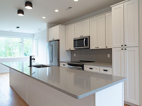 2nd image of 1311 Catherine St #1