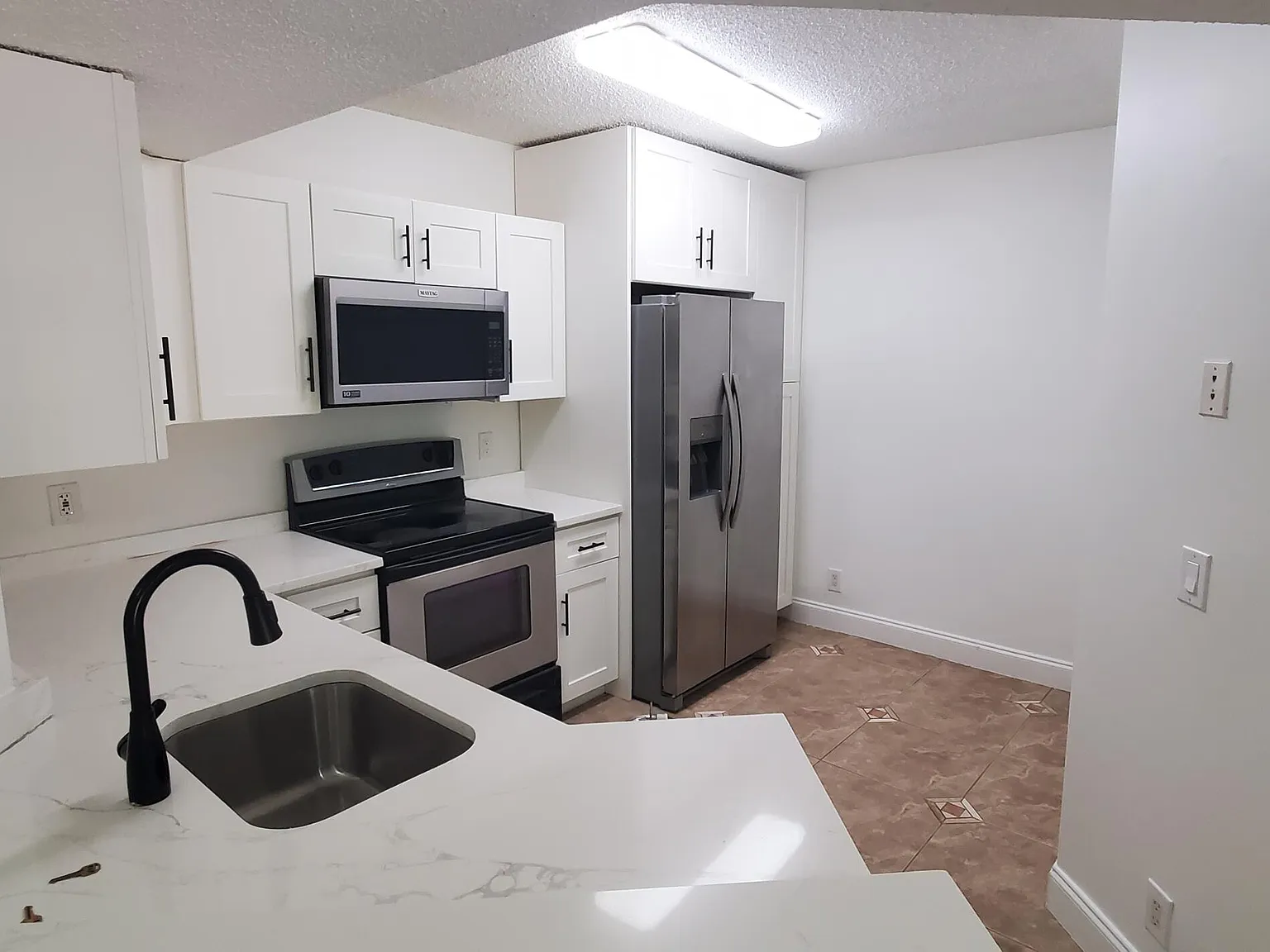 2 bed, 2.0 bath, 984 sqft, $2,275 — Photo 3