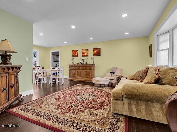 3rd image of 14 Riveredge Road