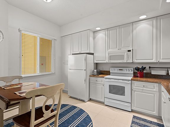5th image of 7 Harbour Isle Drive E #Ph6