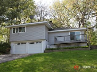 527 Sunset Rd, Twin Lakes, WI 53181