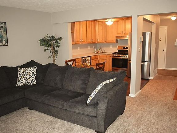 2nd image of 1305 Leeward Ln APT D