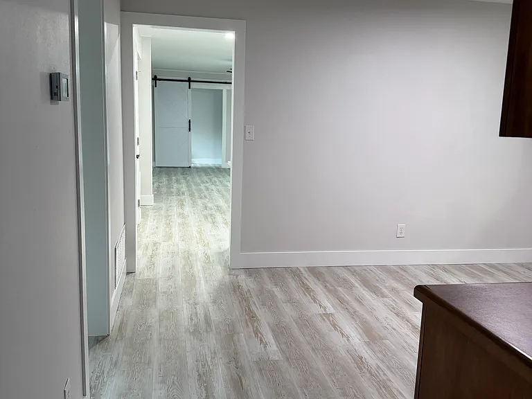300 Oak Tree Ln — Photo 8