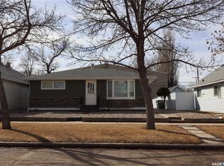 302 3rd AVENUE E, Assiniboia, SK S0H 0B0