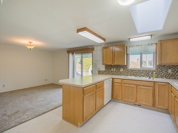 4th image of 4506 NE 98th Cir