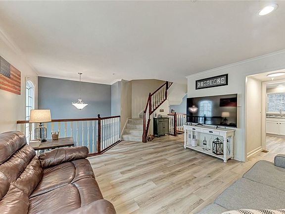 4th image of 47 Abbeywood Ln