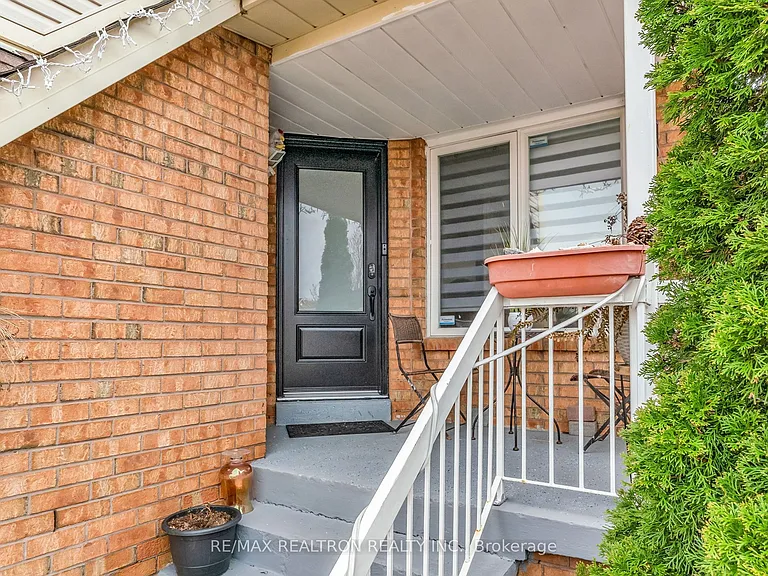 89 Beaconsfield Ave — Photo 3