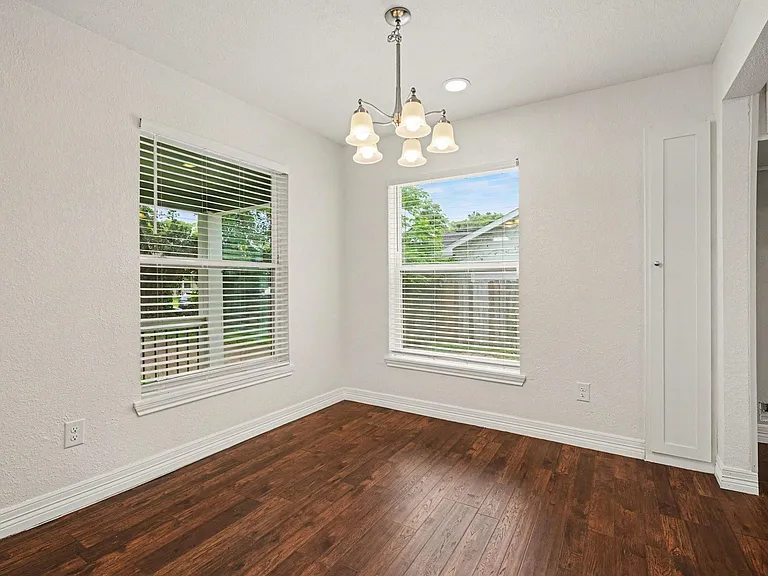 702 E Republic Ave — Photo 3